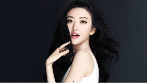 娱乐圈吃瓜背景图女主,揭秘“吃瓜女神”背后的故事